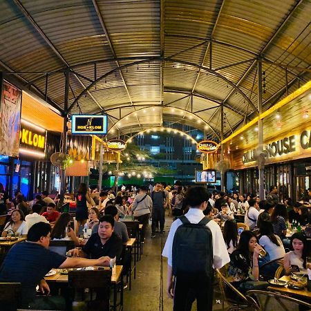Oasis Cafe And Nap Hostel Bangkok Bagian luar foto