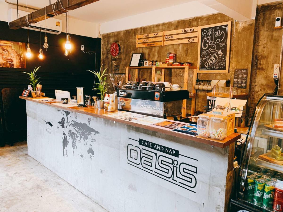 Oasis Cafe And Nap Hostel Bangkok Bagian luar foto