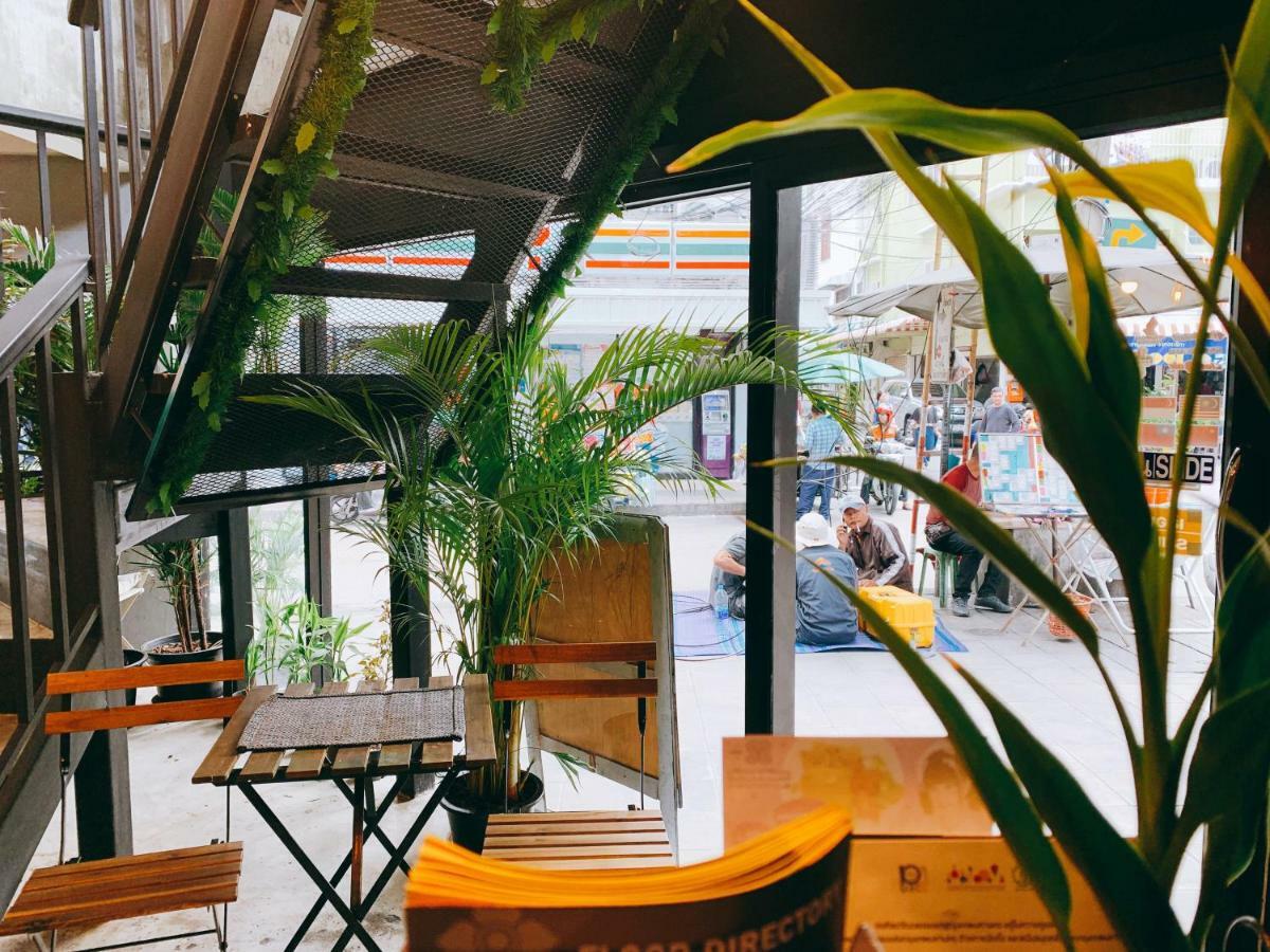 Oasis Cafe And Nap Hostel Bangkok Bagian luar foto