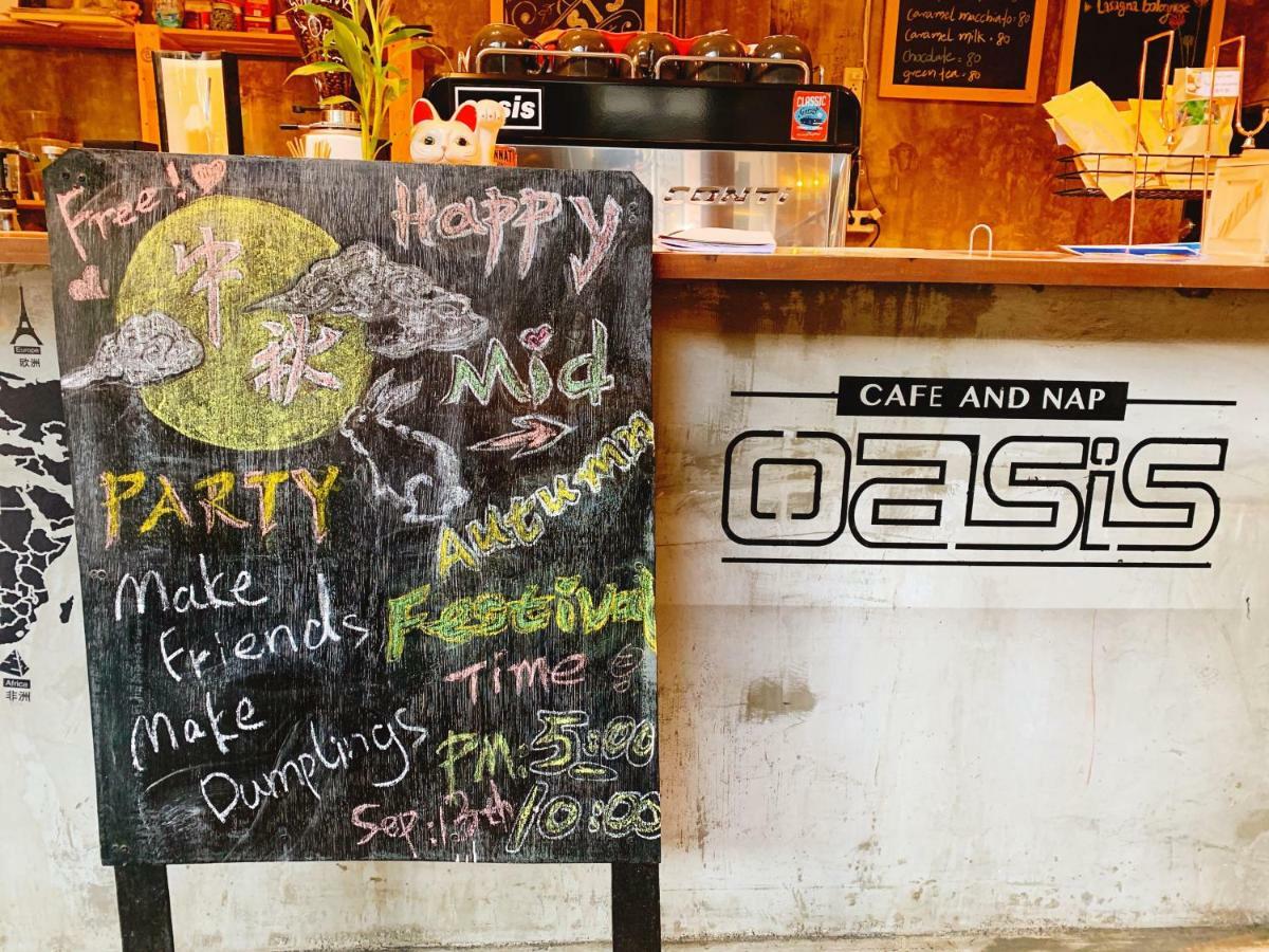 Oasis Cafe And Nap Hostel Bangkok Bagian luar foto