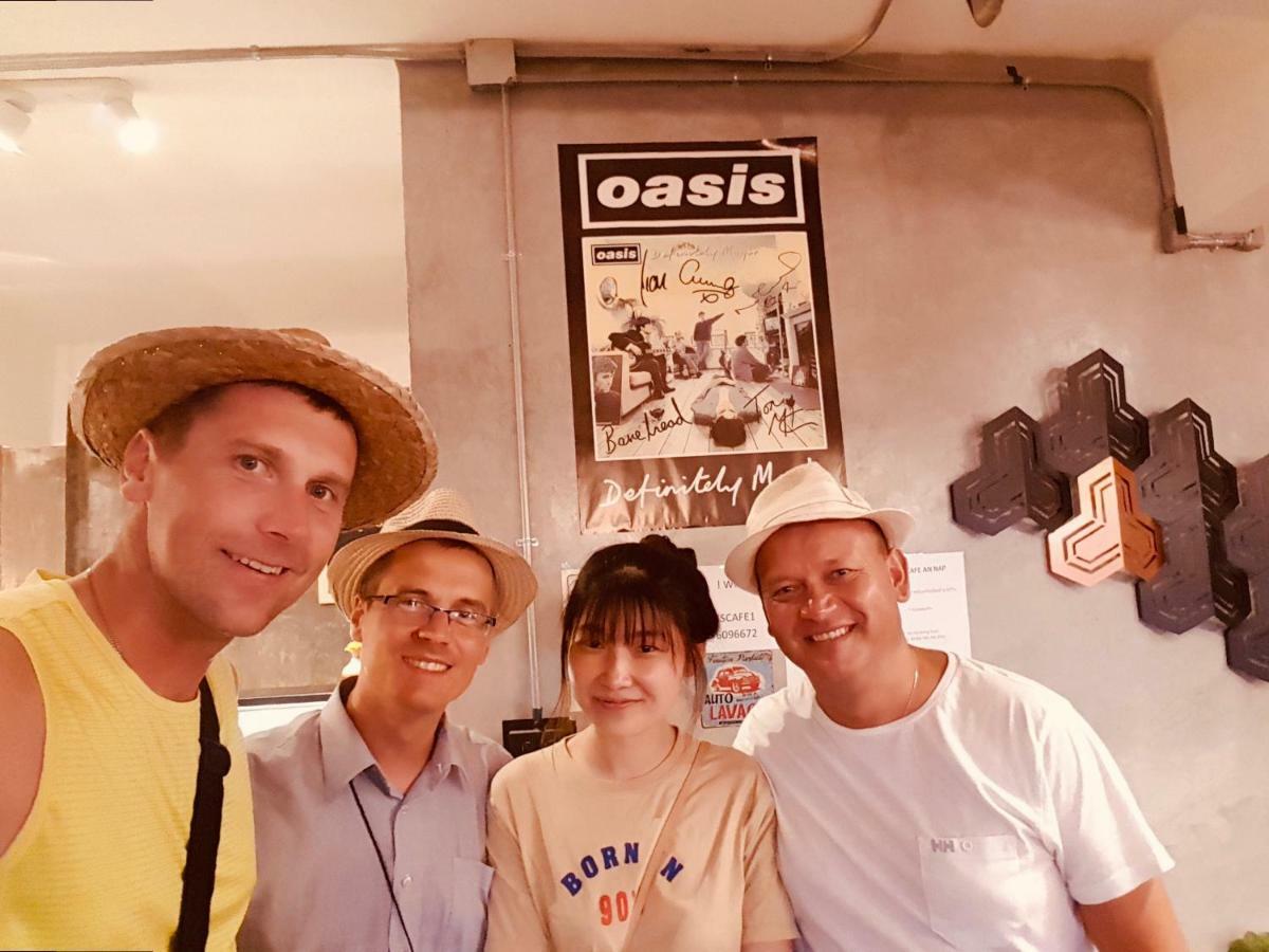 Oasis Cafe And Nap Hostel Bangkok Bagian luar foto