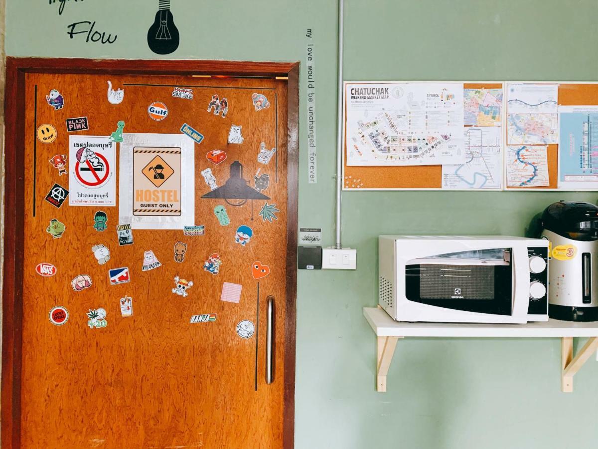 Oasis Cafe And Nap Hostel Bangkok Bagian luar foto