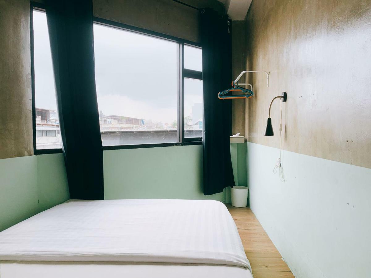 Oasis Cafe And Nap Hostel Bangkok Bagian luar foto