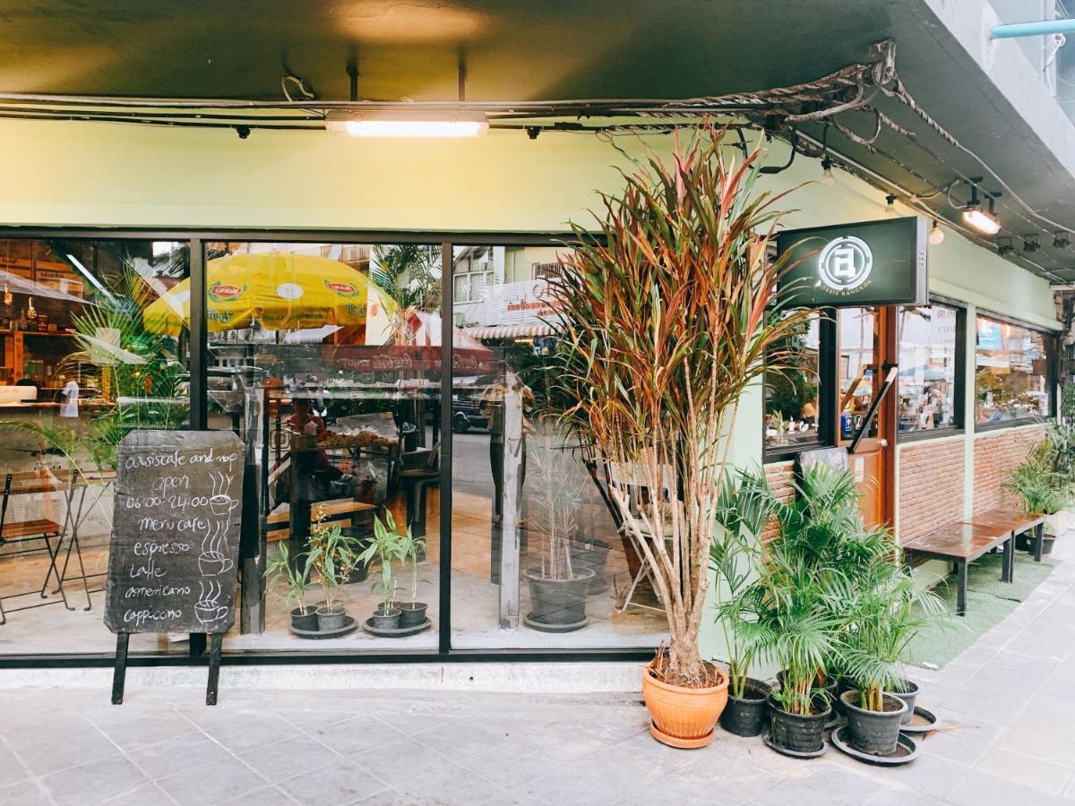 Oasis Cafe And Nap Hostel Bangkok Bagian luar foto