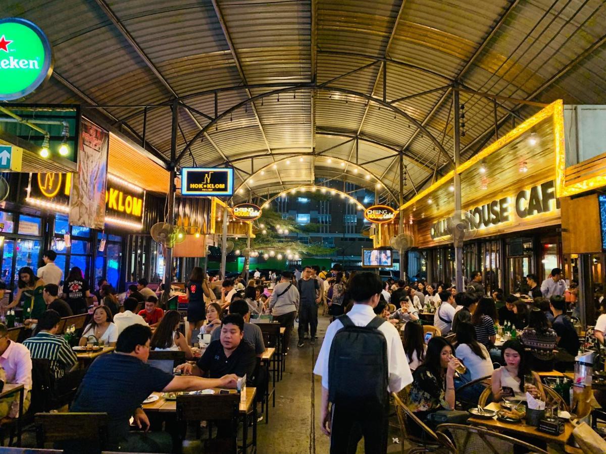 Oasis Cafe And Nap Hostel Bangkok Bagian luar foto